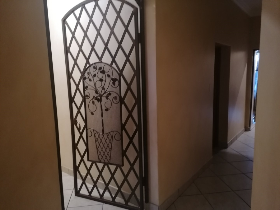 5 Bedroom Property for Sale in Doringkruin North West